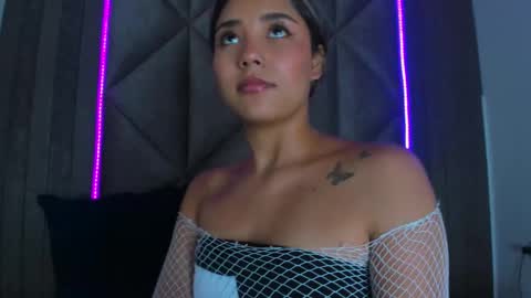 Sarah Evans online show from March 6, 2:51 am