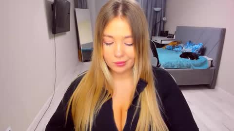 Sarah online show from February 22, 4:09 pm