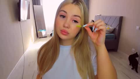 Sarah online show from March 23, 11:37 am