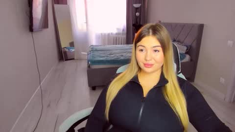 Sarah online show from March 13, 2:31 pm