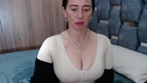 Snapshot of sarahott_1 chatting on February 25, 7:38 pm Lia online show from February 25, 7:38 pm