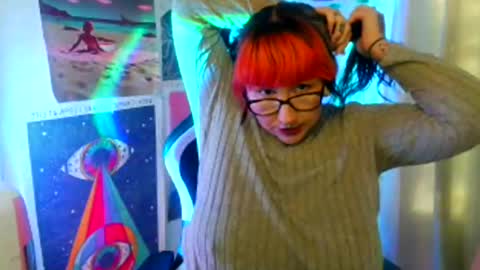 Sarah T online show from October 9, 10:15 pm