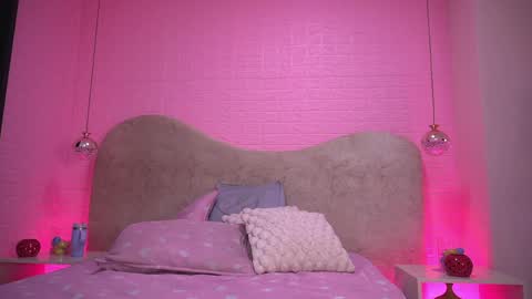 Sara  online show from April 8, 11:57 am