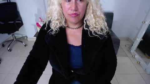 Saraloves online show from November 9, 1:53 am