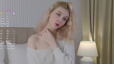 saramist online show from September 15, 2:02 am