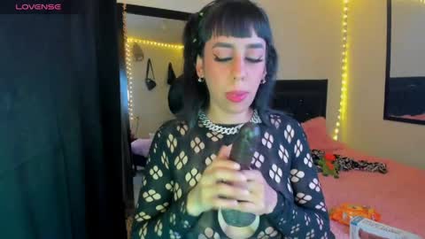 Sara  online show from April 29, 7:02 am