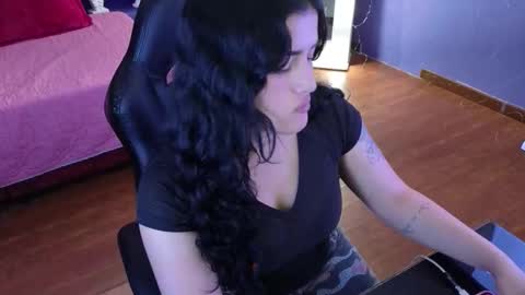 Sari  online show from December 3, 9:37 pm