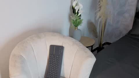 sarah online show from December 15, 8:16 pm