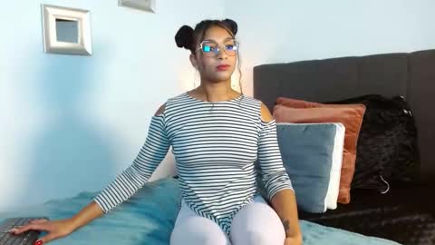 sasha_bowei online show from October 12, 2:04 am