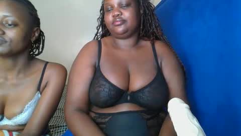 Snapshot of sassie_bee chatting on October 5, 7:21 pm sassie_bee online show from October 5, 7:21 pm