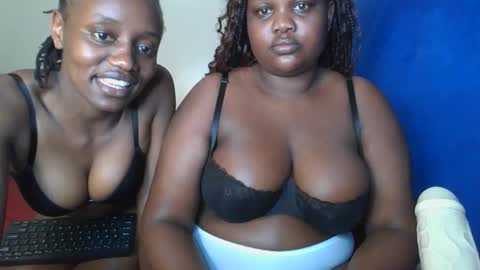 Snapshot of sassie_bee chatting on September 28, 6:17 pm sassie_bee online show from September 28, 6:17 pm