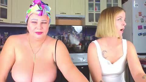 Snapshot of sassy_seasons chatting on October 5, 12:46 pm sassy_seasons online show from October 5, 12:46 pm