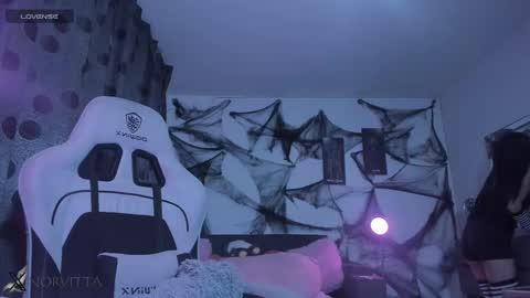    im expecting 300 thumbs up on my altar online show from October 22, 10:44 pm