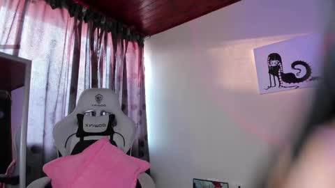    im expecting 300 thumbs up on my altar online show from February 26, 10:26 pm