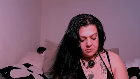 Snapshot of satisfymypussy chatting on February 11, 6:51 am Alina online show from February 11, 6:51 am
