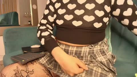 Saturningsweets online show from April 8, 1:47 pm