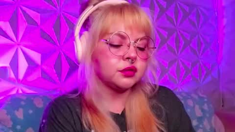 Gina George online show from September 26, 11:24 pm