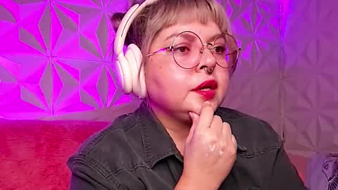 Gina George online show from November 19, 12:10 am