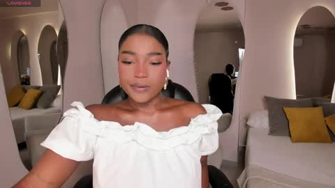 S a v a n n a h  online show from April 9, 1:17 pm