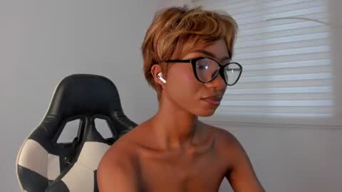 Savannahwildee online show from July 1, 12:03 pm