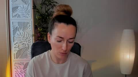 save the qween online show from February 19, 6:12 am