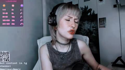 pronoun she. name Mary. age 21. online show from September 28, 7:45 pm