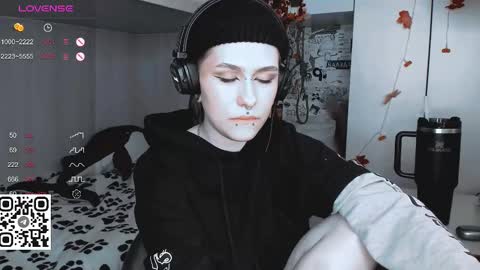 pronoun she. name Mary. age 21. online show from March 8, 11:16 am