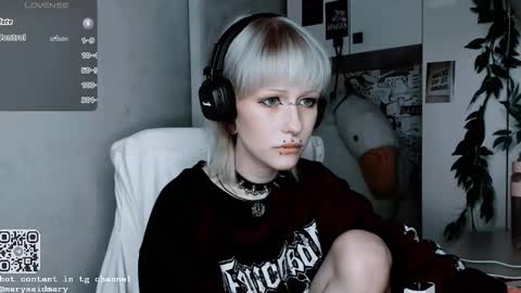 pronoun she. name Mary. age 21. online show from October 18, 6:56 pm