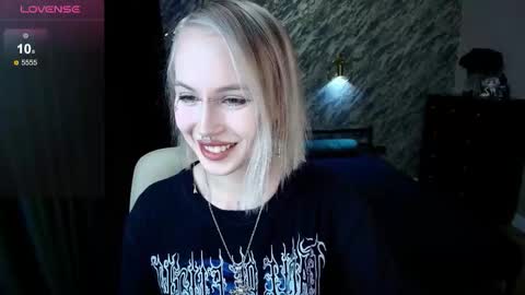 Anges online show from November 17, 3:09 am