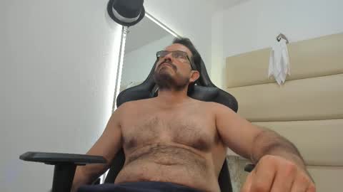 Snapshot of sbastone_muscle chatting on October 22, 4:30 pm sebastian muscleman daddy the better latin lover online show from October 22, 4:30 pm