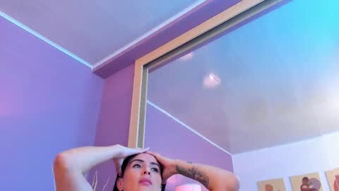 Scarlet Edwars online show from February 18, 3:10 pm