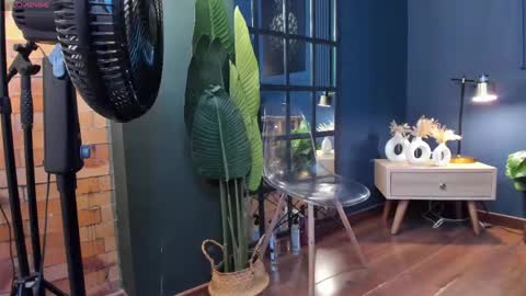 Scarlet Edwars online show from April 21, 7:10 pm