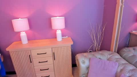 Scarlet Edwars online show from March 3, 12:06 pm