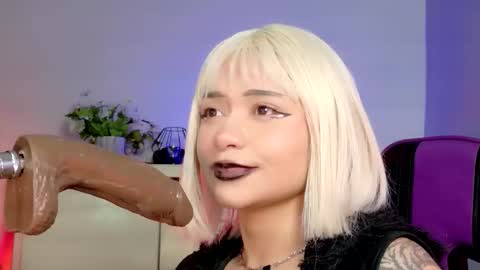 scarlet_gold online show from February 7, 4:37 am