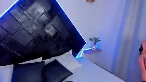 Scarlet  online show from April 15, 8:06 am