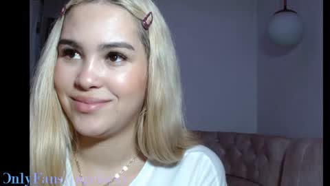 Snapshot of scarleth_baby chatting on December 3, 12:08 am Alaia Domina online show from December 3, 12:08 am