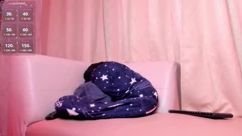 scarlethill_ online show from March 1, 3:49 pm