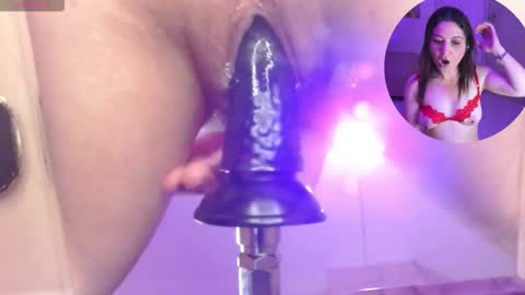 scarlethill_ online show from September 18, 3:49 pm