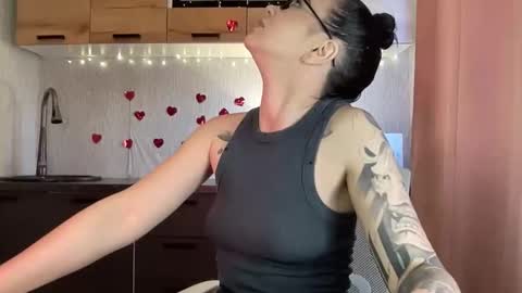 scarletpetal online show from February 27, 9:35 am