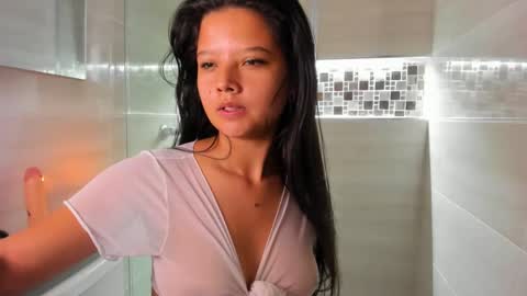 Snapshot of scarletrosee27 chatting on February 14, 6:19 pm scarletrosee27 online show from February 14, 6:19 pm