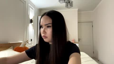 scarlettleszczynski online show from April 19, 3:35 pm