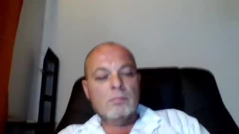 Snapshot of schnibschnab chatting on October 11, 1:32 am schnibschnab online show from October 11, 1:32 am