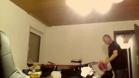Snapshot of schnibschnab chatting on October 9, 11:43 pm schnibschnab online show from October 9, 11:43 pm