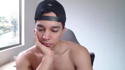 Snapshot of scott_brasher1 chatting on February 17, 9:10 pm Twitter Scott brasher1 Instagram Camiloestuardo2 online show from February 17, 9:10 pm