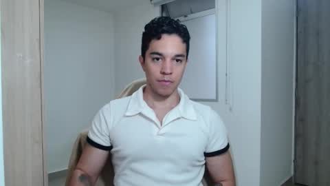 Snapshot of scott_brasher1 chatting on January 6, 8:39 pm Twitter Scott brasher1 Instagram Camiloestuardo2 online show from January 6, 8:39 pm