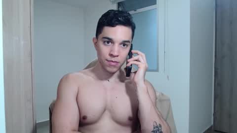 Snapshot of scott_brasher1 chatting on January 21, 10:19 pm Twitter Scott brasher1 Instagram Camiloestuardo2 online show from January 21, 10:19 pm