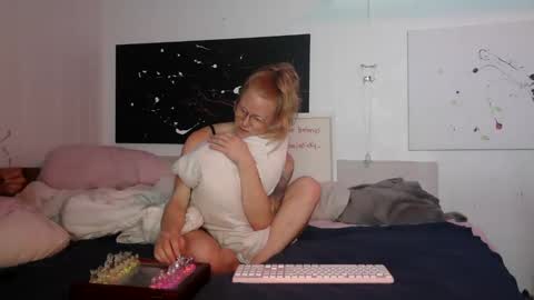 Snapshot of sdicky_unicorns chatting on September 22, 6:17 am Sdicky Unicorns online show from September 22, 6:17 am