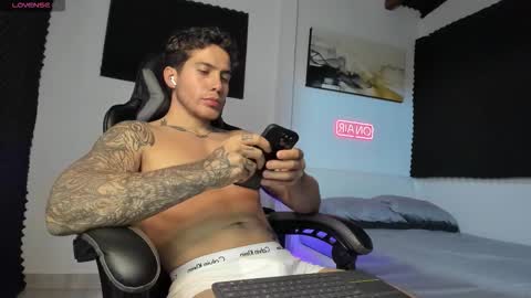 Lucian Sinclair online show from November 2, 10:43 pm