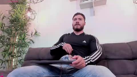 Instagram jeanpaulfit  online show from March 5, 10:43 pm