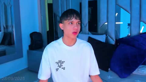 Snapshot of sebax_00 chatting on September 28, 3:54 pm Sebastian online show from September 28, 3:54 pm